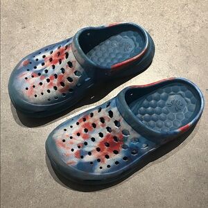 3/$15! Joybees Blue and Red Tie Dye Slip-On Clogs 12